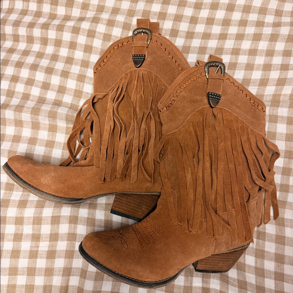 Fringe cowgirl boots